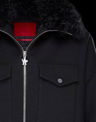 moncler piros kabát