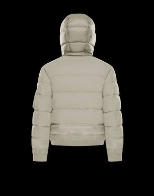 moncler kabát ár