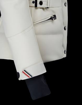 moncler kabát ár