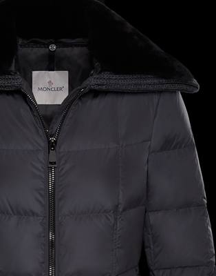 moncler piros kabát