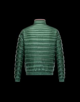 moncler piros kabát