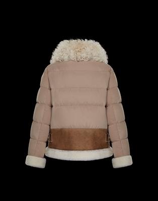 moncler piros kabát